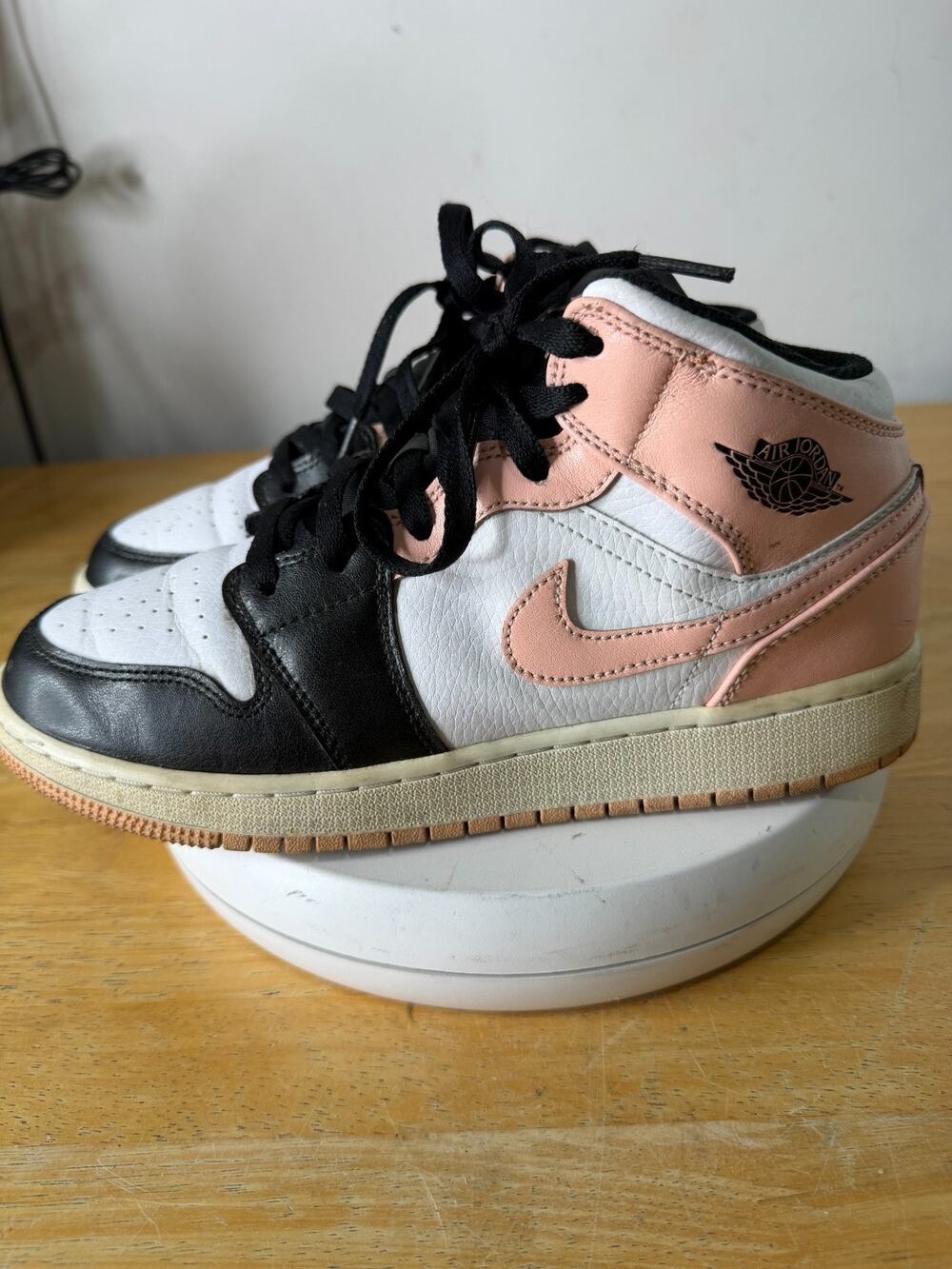 Nike Air Jordan 1 Mid Crimson Tint Pink Girls Size 6Y Basketball Shoes Sneakers